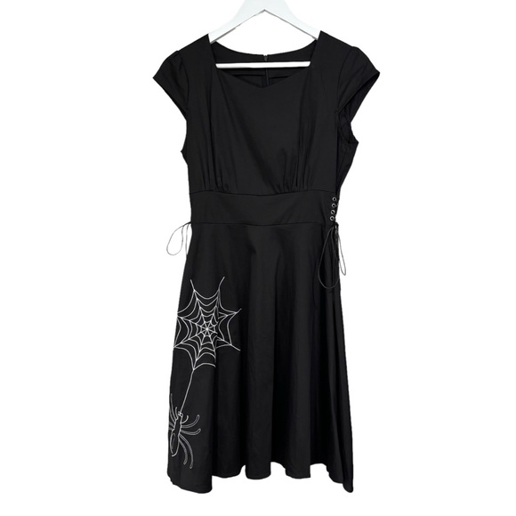 Camisa Black Spider & Web Fit & Flare Halloween Spooky Season Dress NWT Medium - Picture 1 of 12